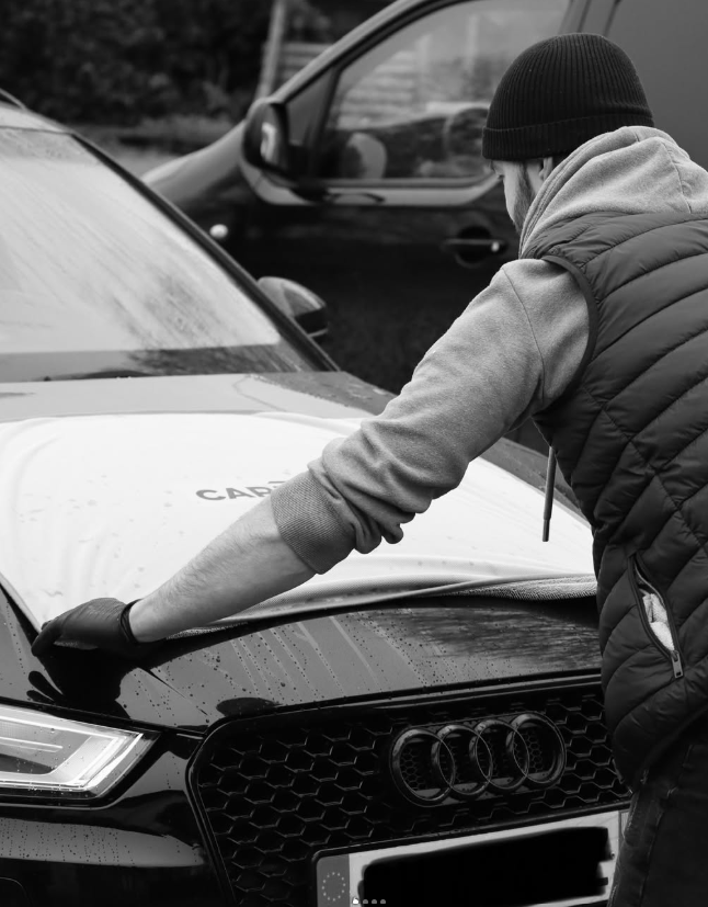 Nettoyage manuel d'une carrosserie